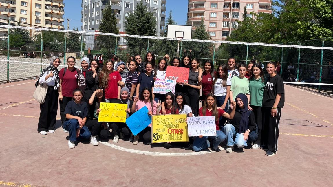 Sınıflar Arası Voleybol Turnuvasının Kazananları Belli Oldu.